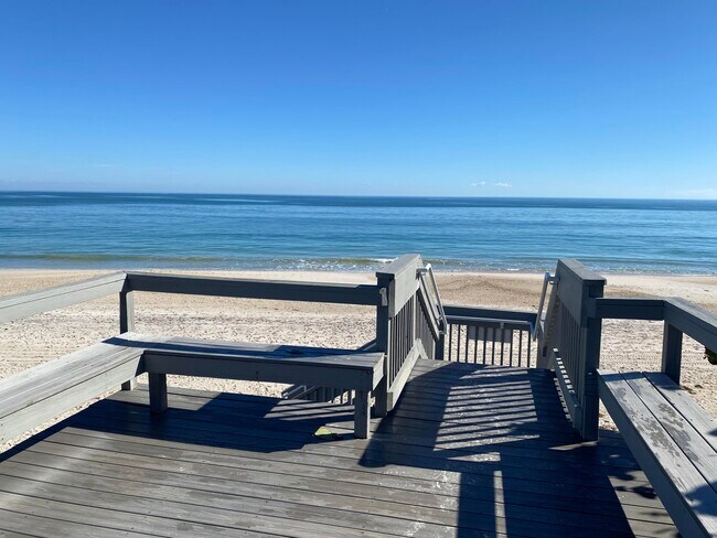 Building Photo - 5300 Jimmy Buffett Mem Hwy