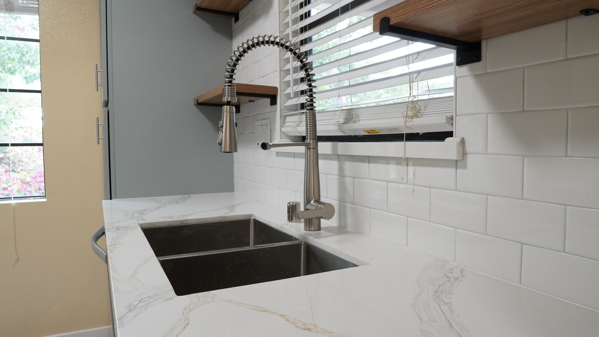 Stone countertops - 10343 Azuaga Street