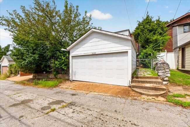Building Photo - 5252 Bancroft Ave