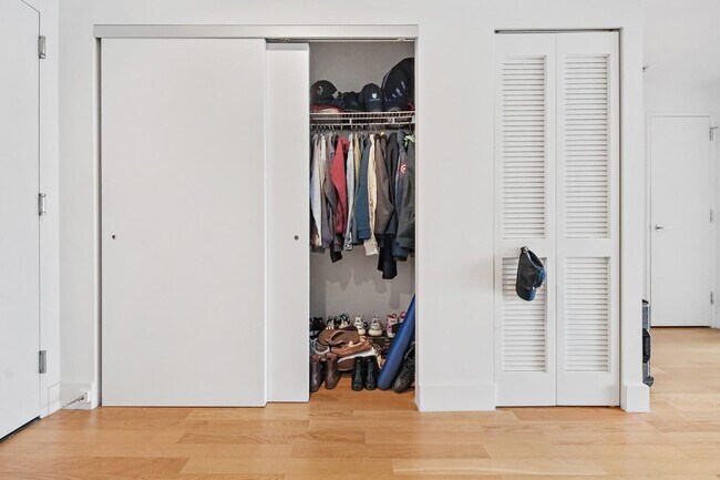 Building Photo - 77 Hudson St