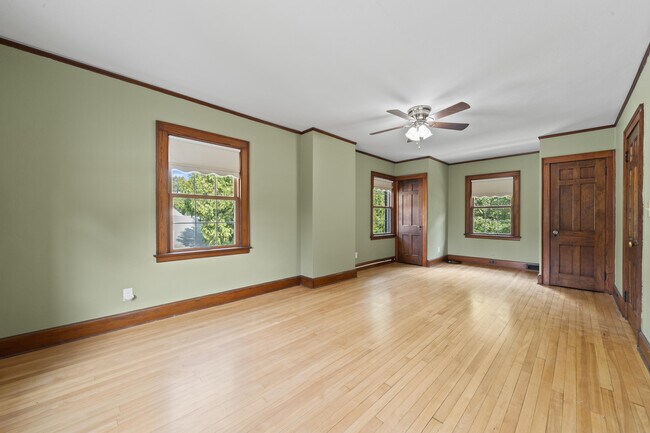 Building Photo - 1105 Barnes St