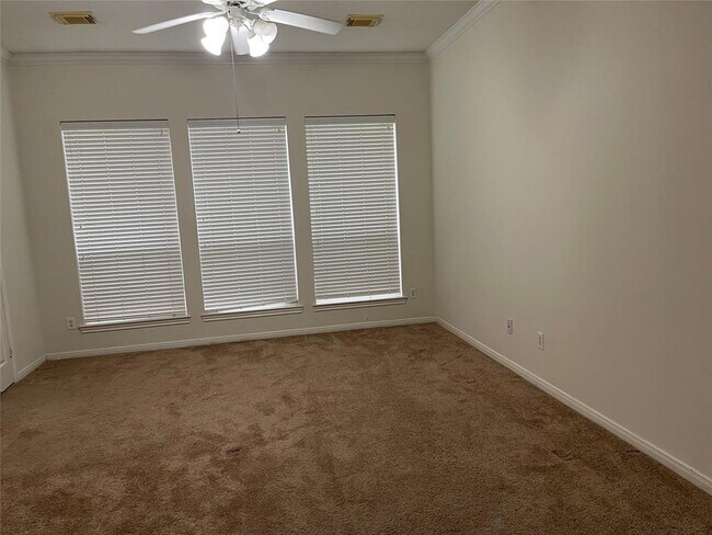 Building Photo - 9410 Creek Vine Dr