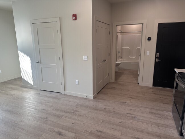 Building Photo - 4 Laurel Hill Dr