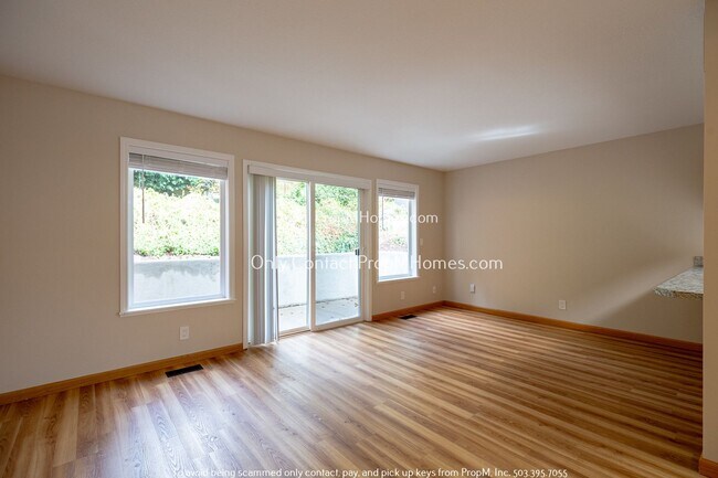 Building Photo - Open-Concept Living with Easy Portland Com...