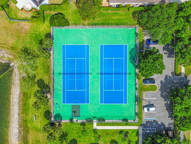 Building Photo - 10216 Lexington Estates Blvd