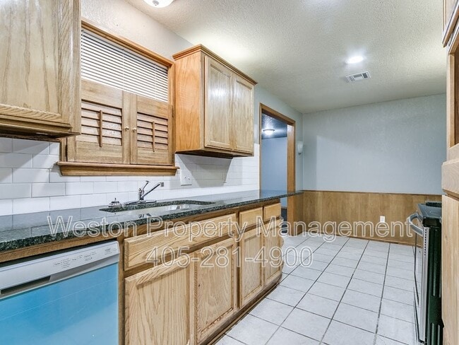 Building Photo - 1304 Regency Blvd