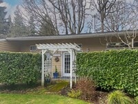 Building Photo - 1720 SW Brooklane Dr