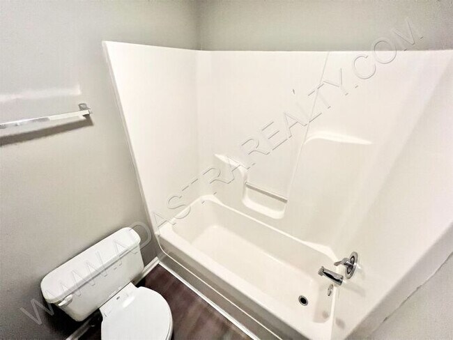 Building Photo - Beautiful and Spacious Olathe West Townhome-Available NOW!!