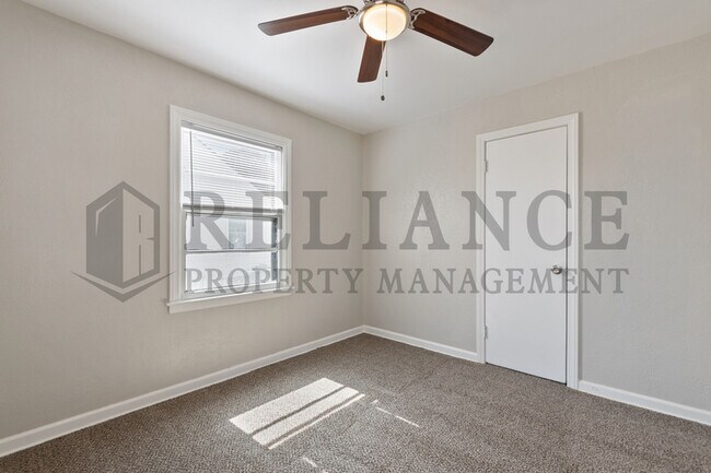 Building Photo - 1562 Floberta St