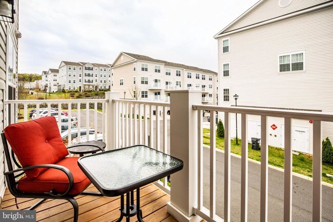 Building Photo - 3005 Chesapeake Dr