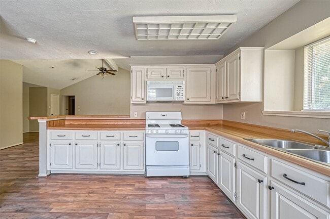 Building Photo - 923 Mayweather Ln