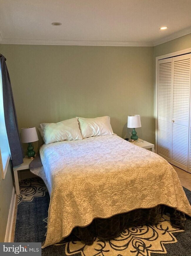 Building Photo - 1721 New Jersey Ave NW