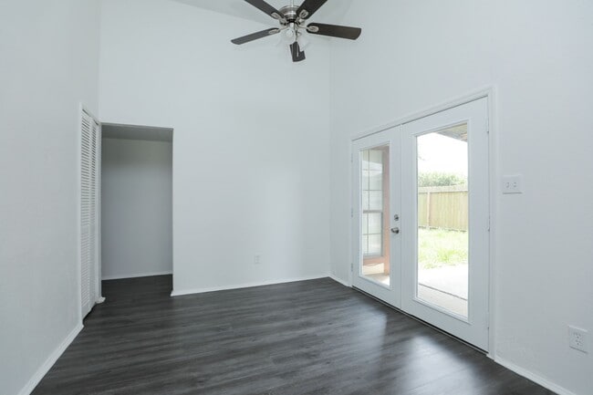 Building Photo - 17518 Bullis Gap Dr