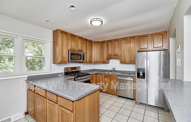 Building Photo - 10531 Fabick Dr