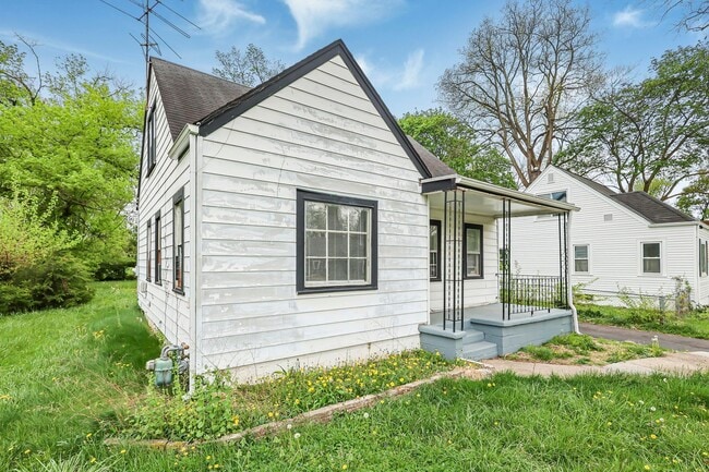 Building Photo - Newly Renovated - 3 Bed, 1.5 Bath Single-Family Home w/ Garage!!