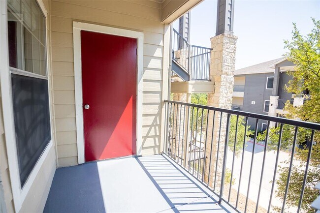 Building Photo - 2320 Gracy Farms Ln
