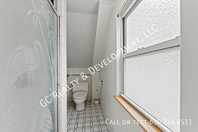 Building Photo - 314 Custer Ave