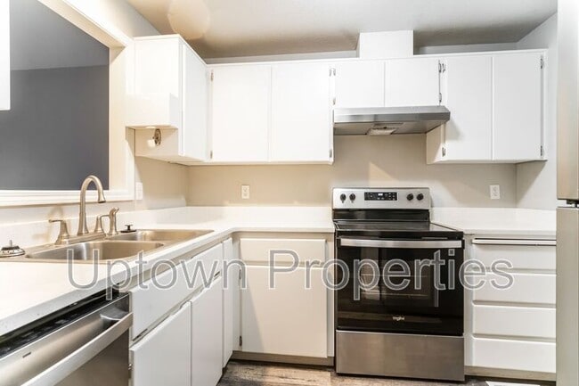 Building Photo - 6133-6135 SE Frances St