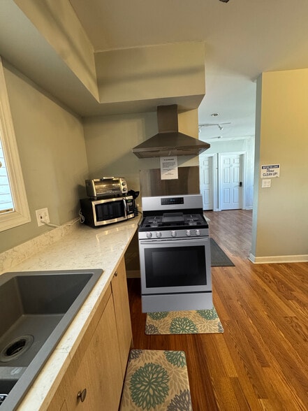 Building Photo - 8129 Ogden Ave