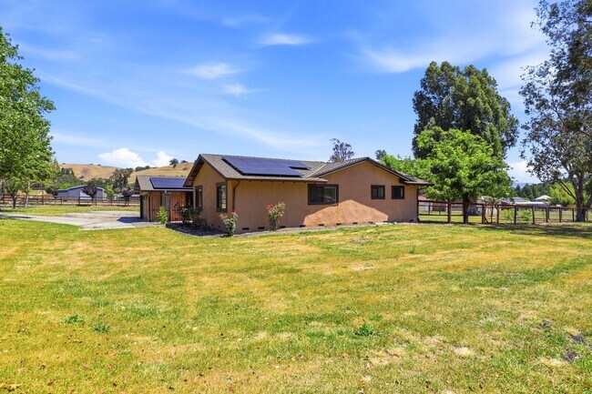 Building Photo - $5595 - Ranch-style home with acreage in West Gilroy's quiet countryside