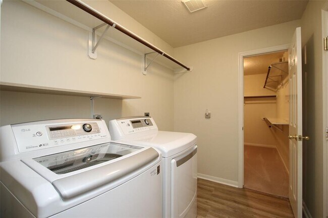Building Photo - 43 N Veranda Ridge Dr