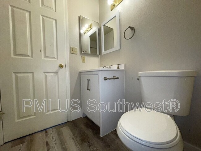 Building Photo - 8132 E Lakeshore Dr