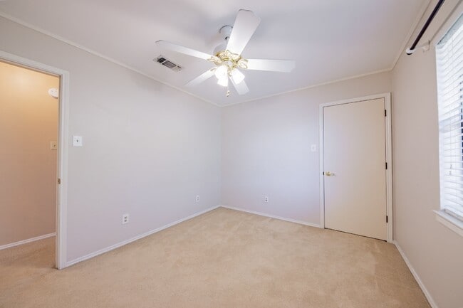 Building Photo - Charming 3-Bed Home by downtown Grapvine