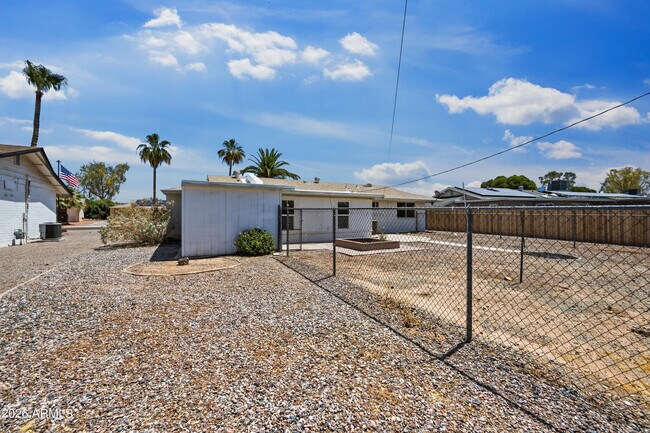 Building Photo - 12422 N Cherry Hills Dr E