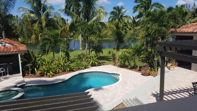 Building Photo - 11081 SW 30th Ct