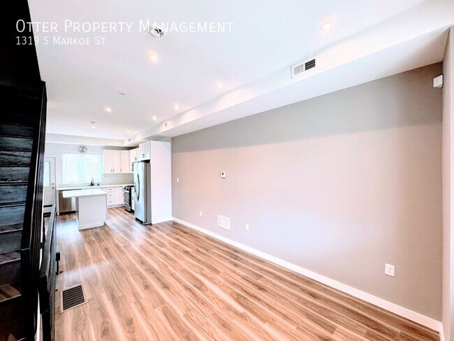 Building Photo - 1319 S Markoe St