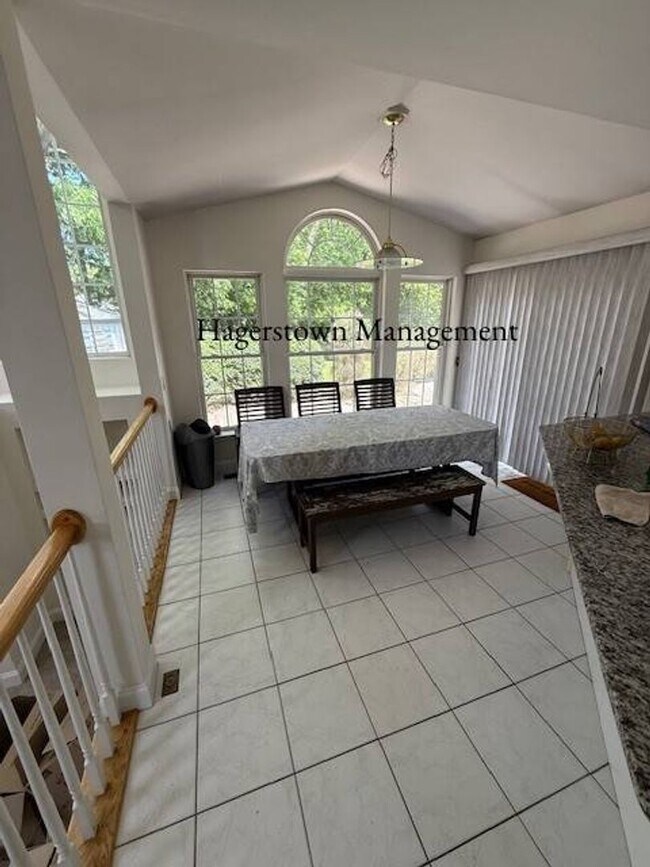 Building Photo - Luxury Home in Woodbridge