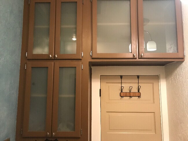 Building Photo - 825 Elati St