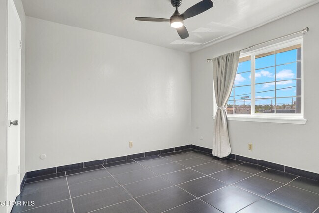Building Photo - 333 Eubank Ct