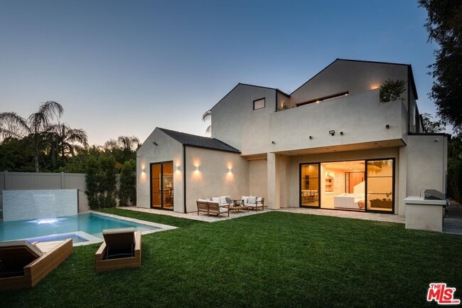 Building Photo - 11748 La Maida St