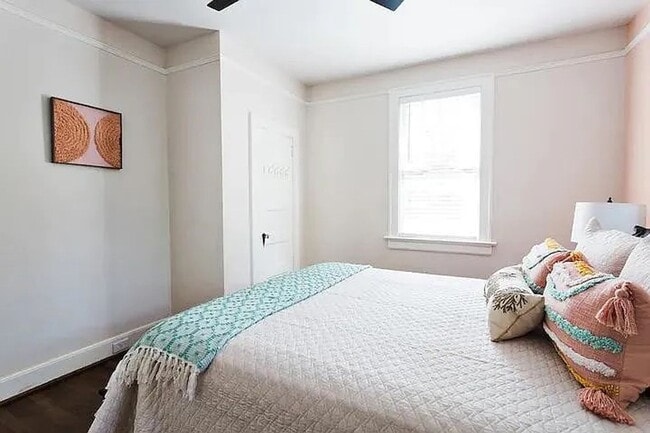 Building Photo - Spacious and homey home in the heart of Ro...