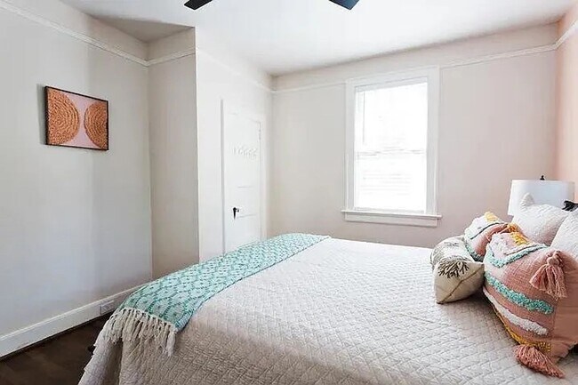 Building Photo - Spacious and homey home in the heart of Rosewood