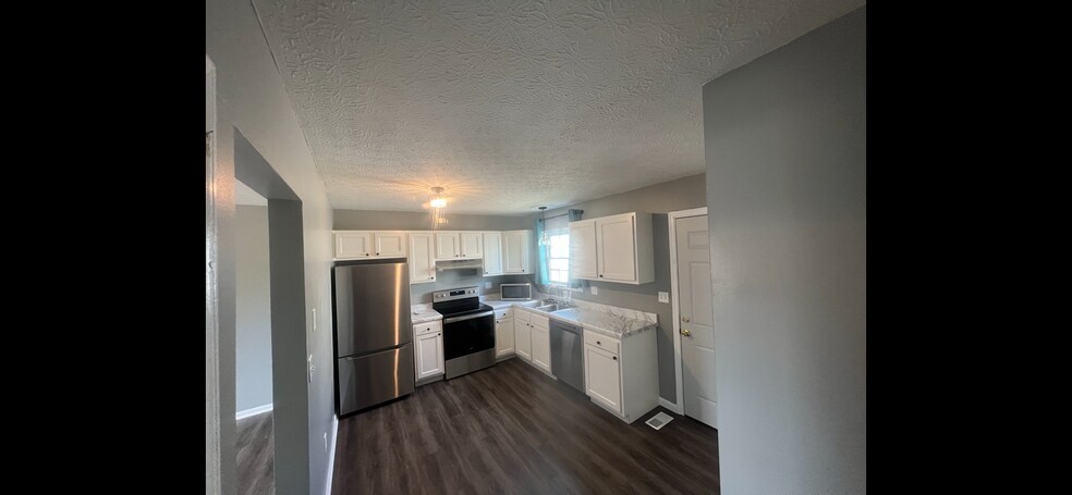 Kitchen - 228 N Yencer St