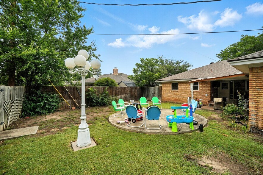 Building Photo - 3026 Ventura Dr