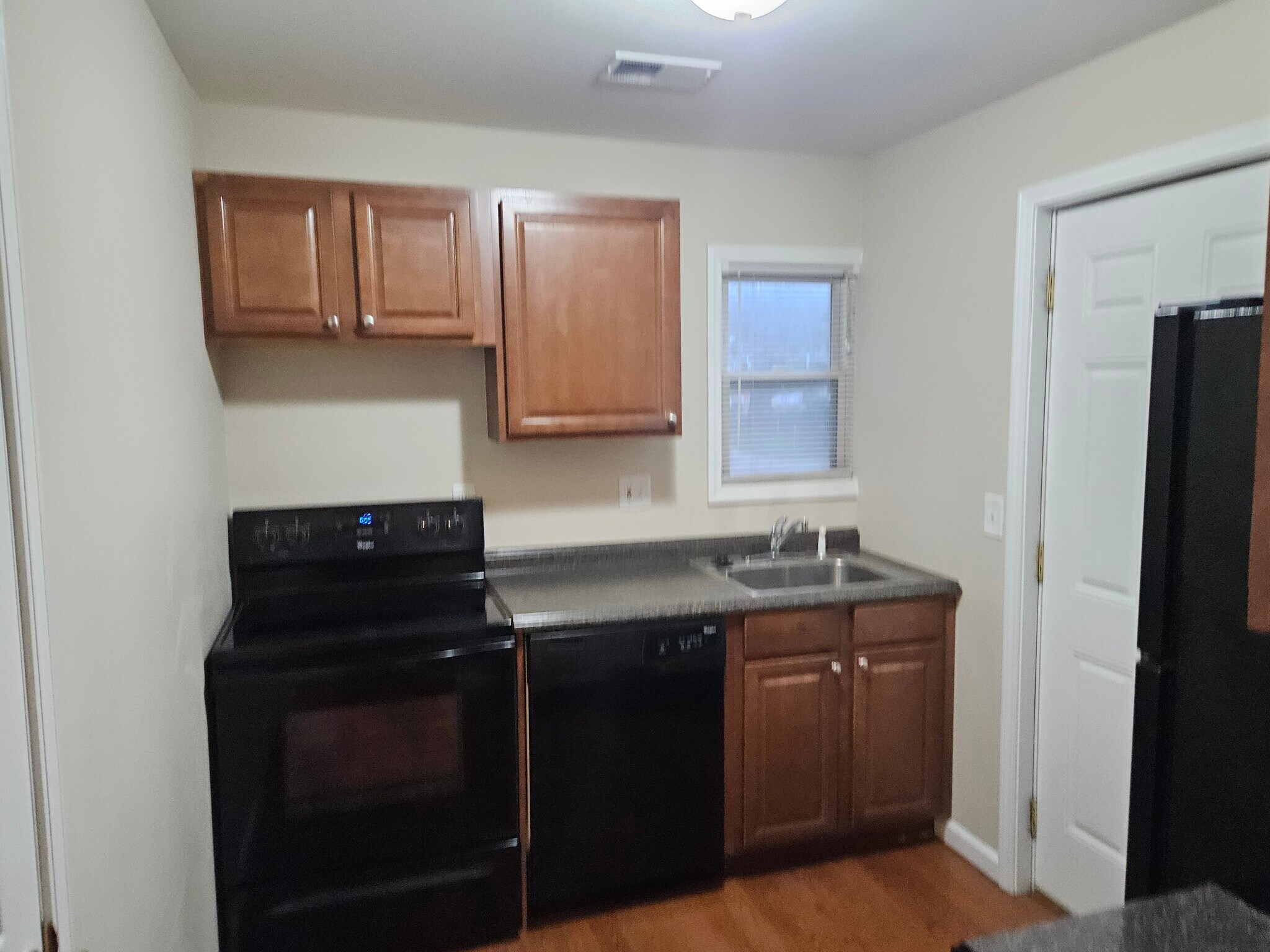 Building Photo - 118 Ballard St