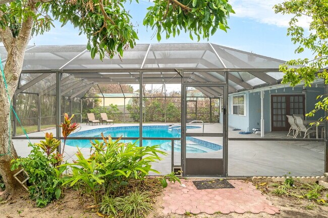 Building Photo - 4BR/2.5BA in gorgeous Melbourne Beach!