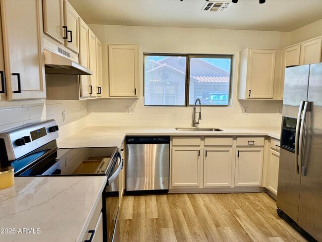 Building Photo - 2358 E Peach Tree Dr