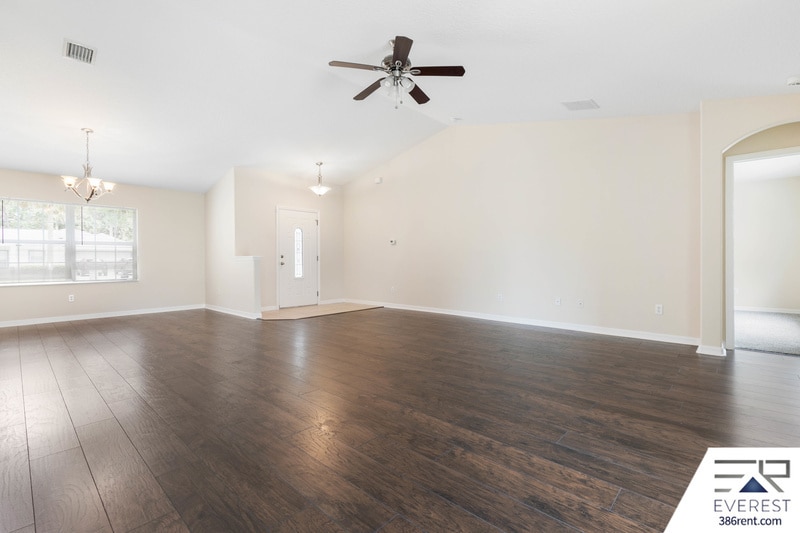Building Photo - 26 Round Table Ln