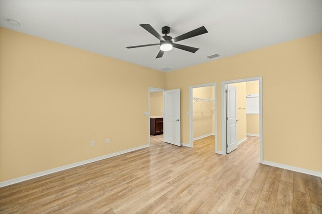 Building Photo - 6137 SW 70th Ave