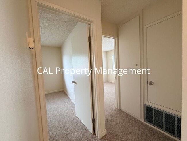 Building Photo - Condo for Rent in North Salinas!