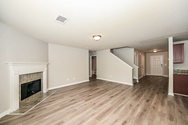 Building Photo - 167 Lyndhurst Dr