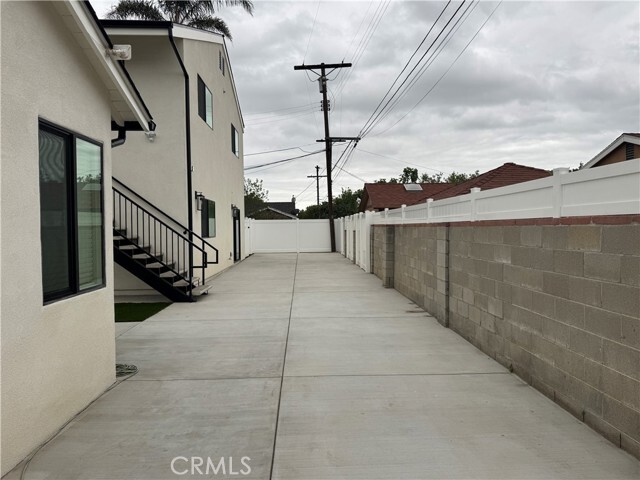 Building Photo - 15238 Kingsbury St