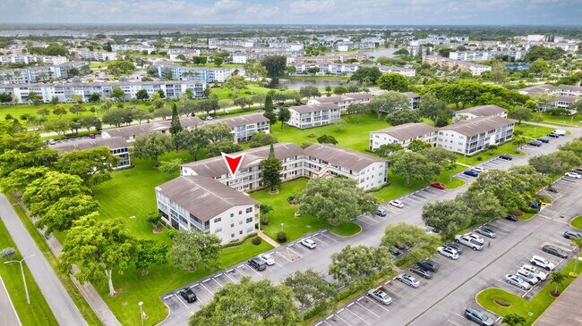 Building Photo - 104 Mansfield C