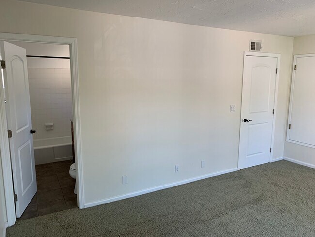 Building Photo - 3745 Portofino Way