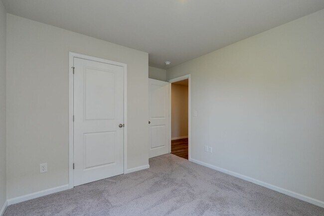 Building Photo - 220 Ingleby Rd
