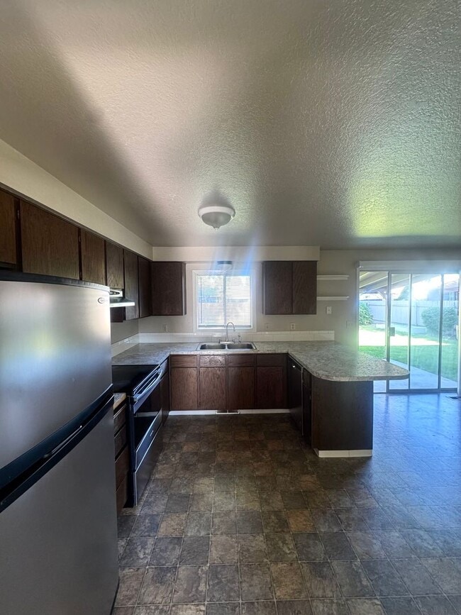 Building Photo - Single Level 3 Bedroom Home.